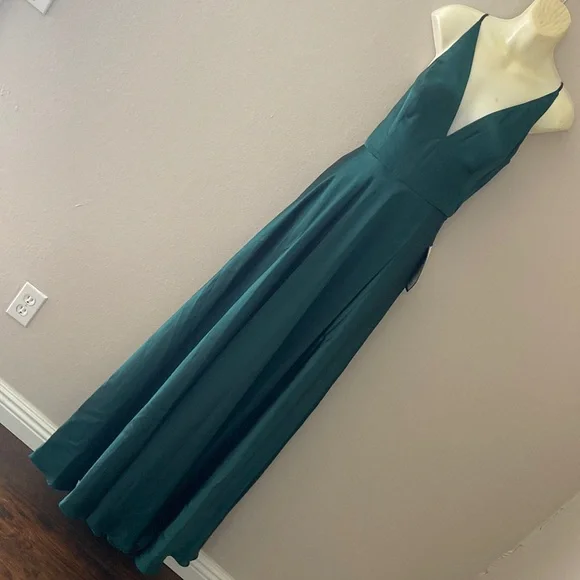 Blondie Nites Dresses | Beautiful Emerald Green Special Occasion Gown Dress Nwt Homecoming Dress | Color: Green | Size: 9J | Milissamaya's Closet Blondie Nites Dresses | Beautiful Emerald Green Special Occasion Gown Dress Nwt Homecoming Dress | Color: Green | Size: 9J | Milissamaya's Closet